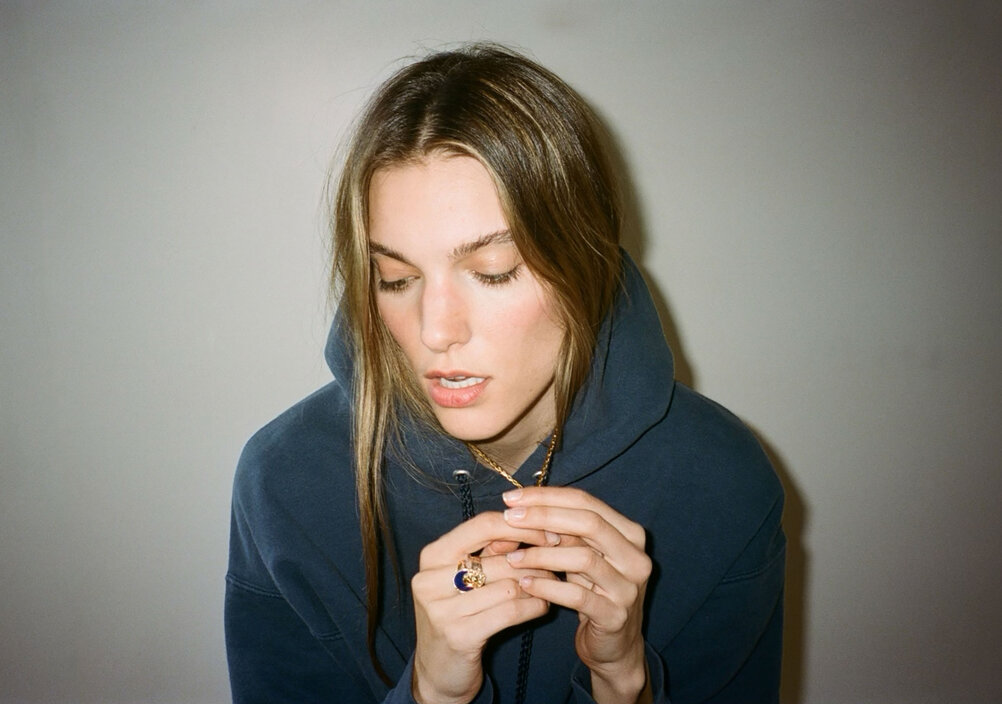 Charlotte Cardin Charlotte Cardin vertraut ihren wahren Instinkten und